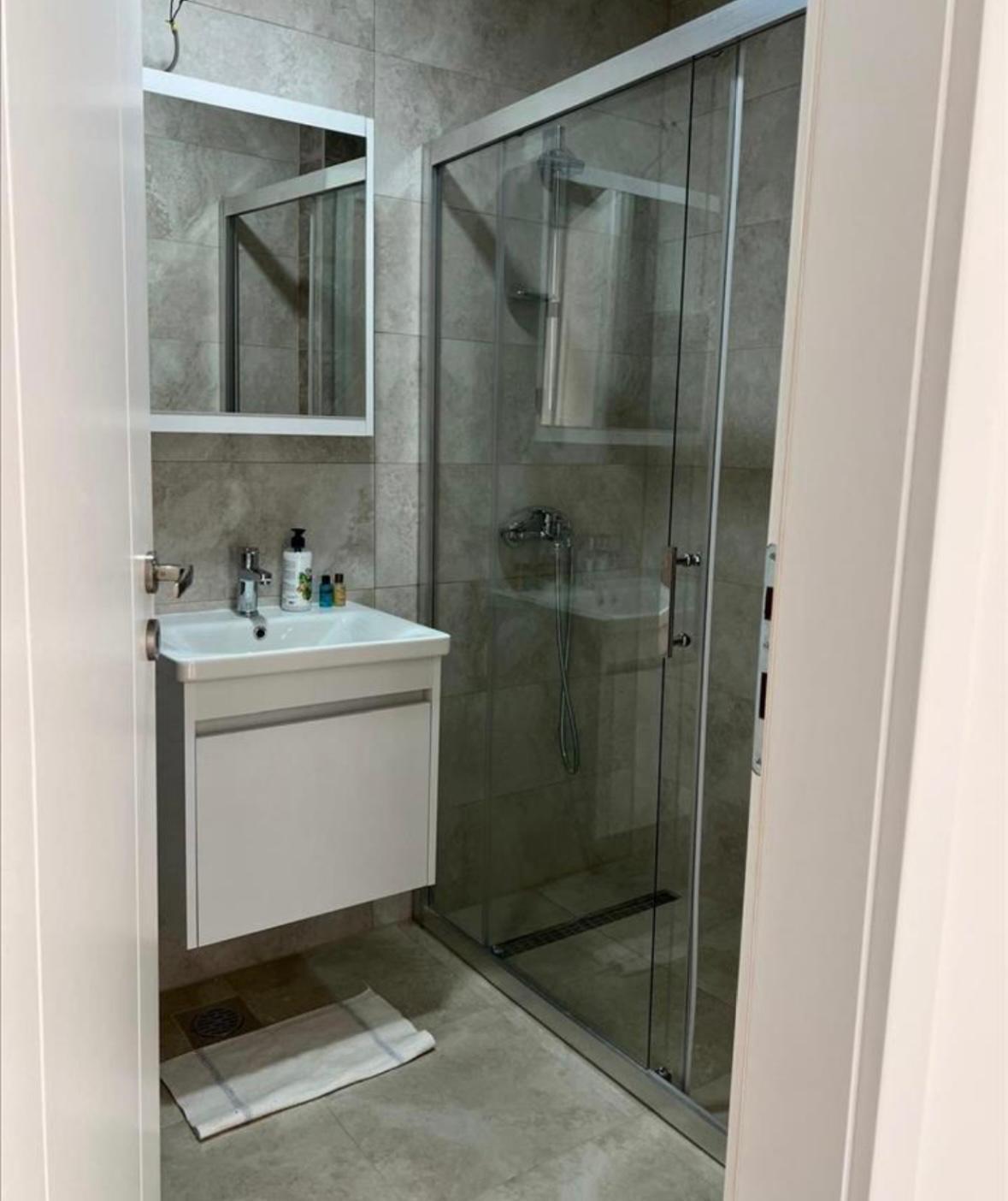 Mavrovka 2-Bed En-suite Apt €600 Empty!